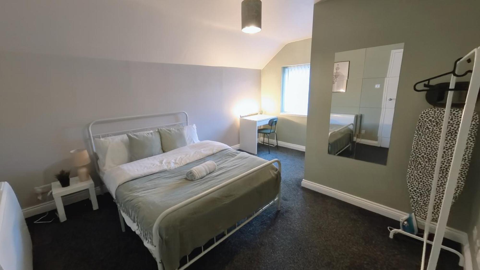 Group Bookings: Up To 30 Guests Across 5 Spacious Flats! Keyless Access Free Wifi & Parking Birmingham Kültér fotó